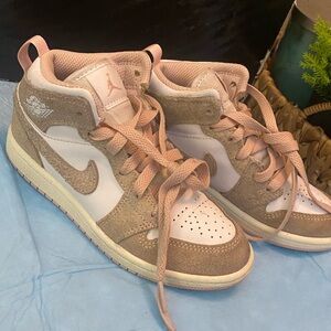 Nike Girls Air Jordan 1 Mid SE White Basketball Shoes Sneakers Size 13C ..